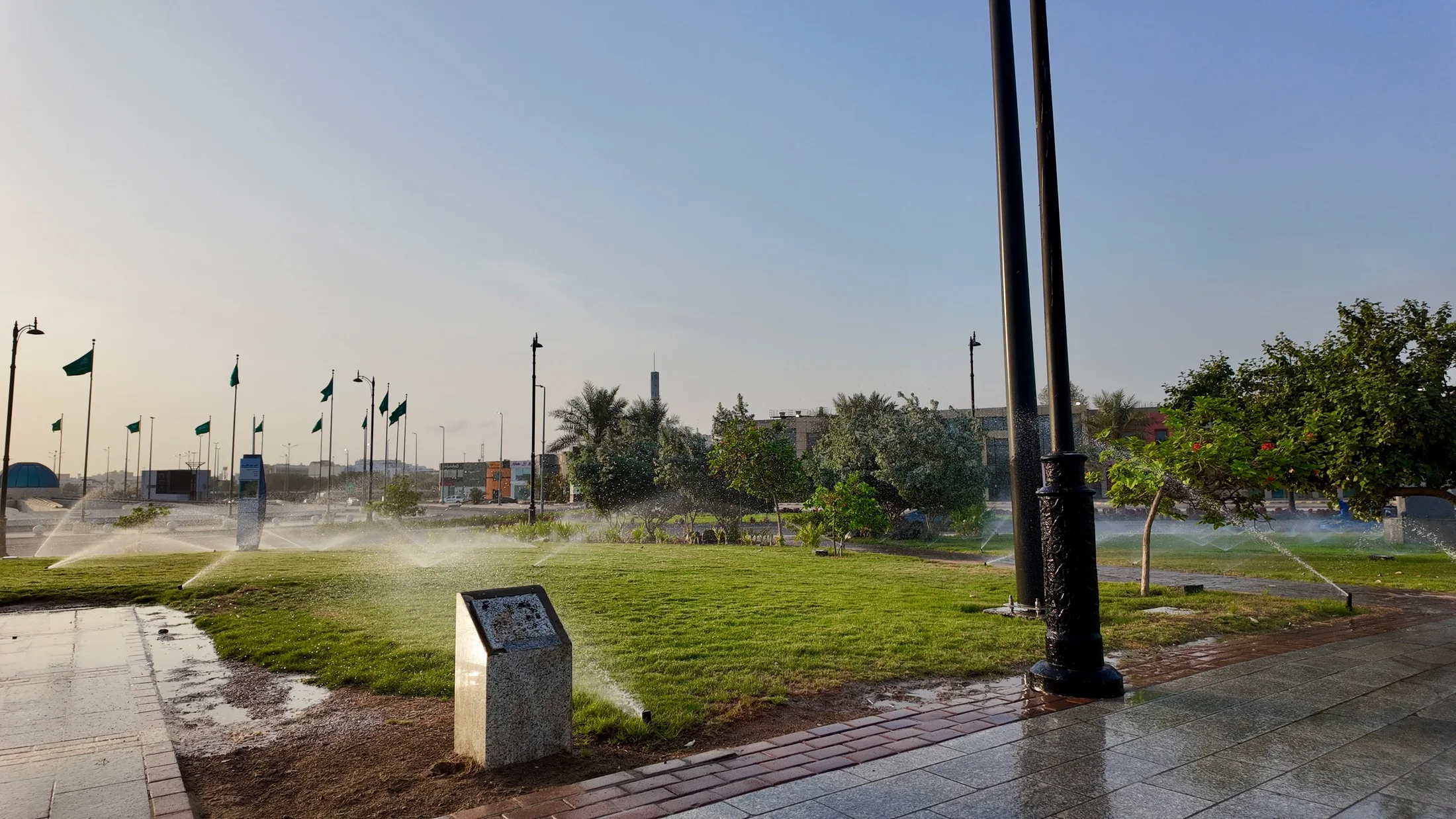 Landscaped waterfront spaces for everyday community life